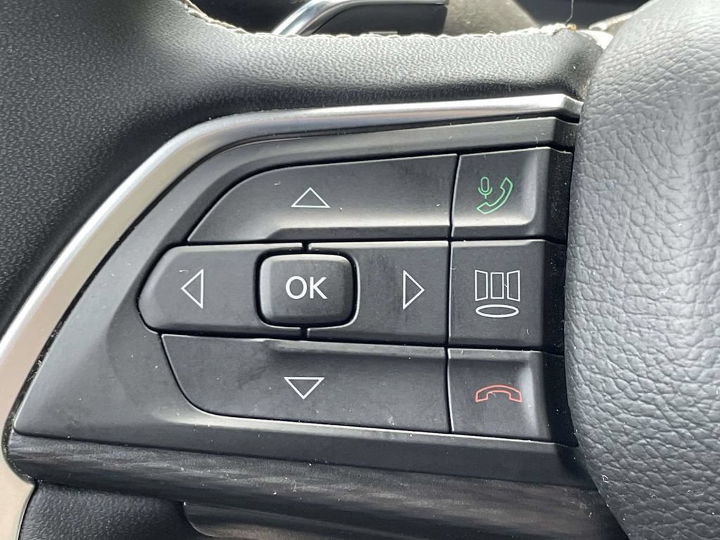 Used 2025 Jeep Grand Cherokee Altitude AWD/4WD image 30