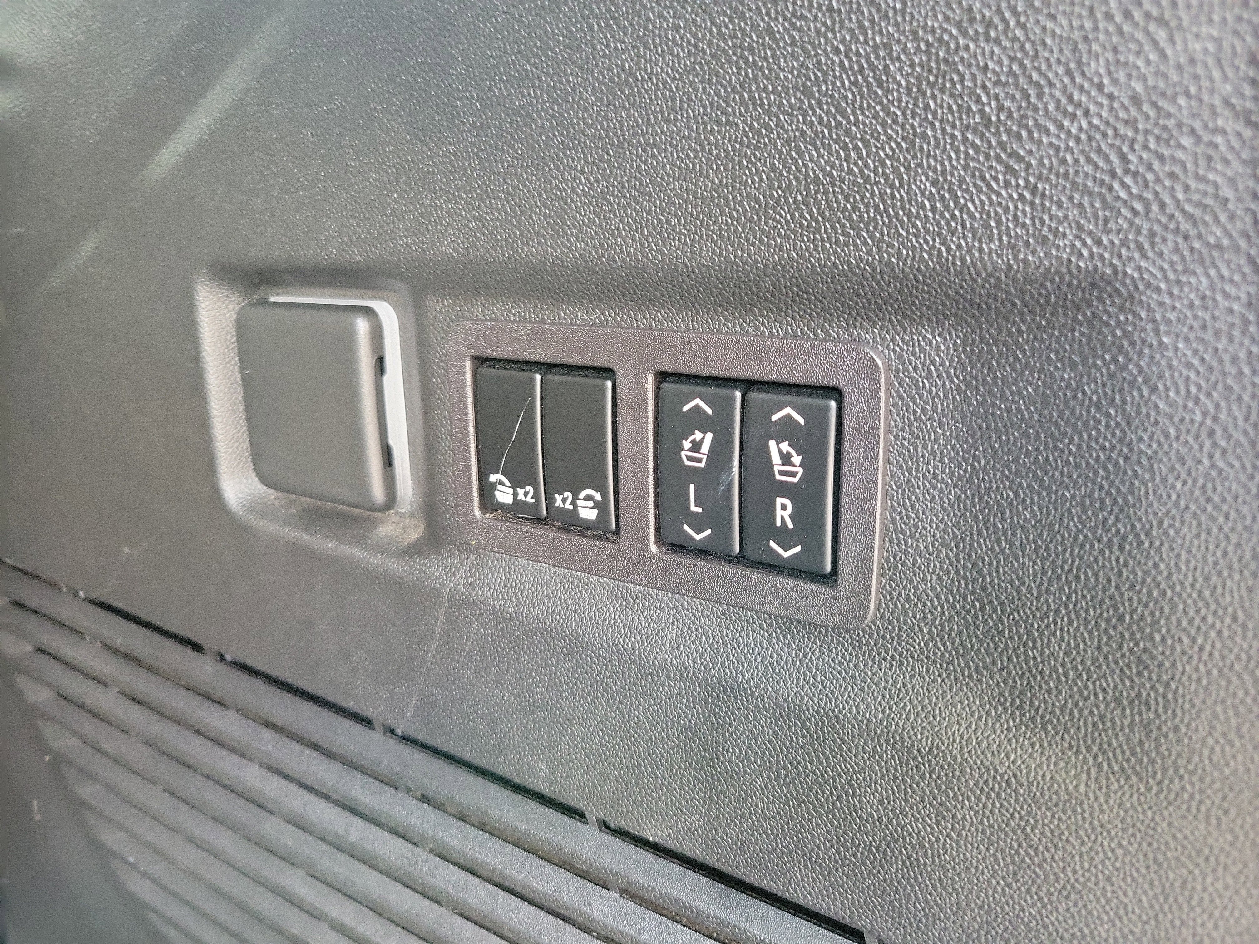 Used 2023 GMC Yukon AT4 image 28