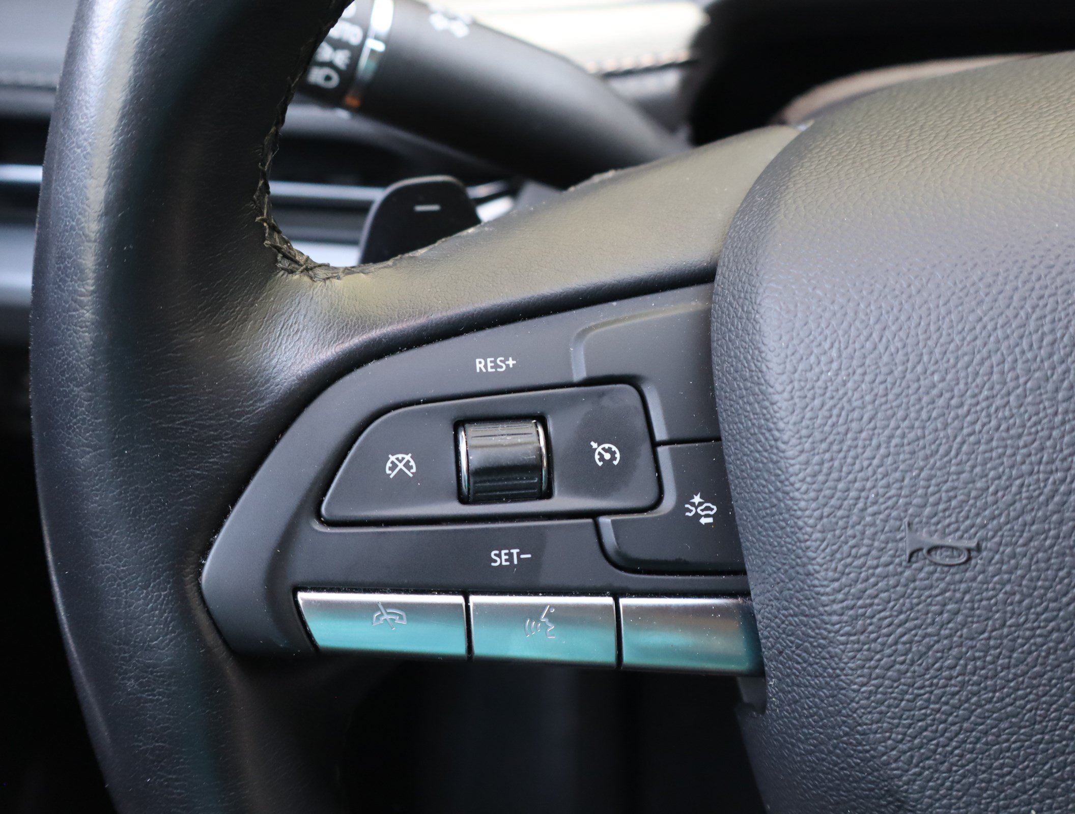 Used 2025 Cadillac XT4 Premium Luxury FWD image 19