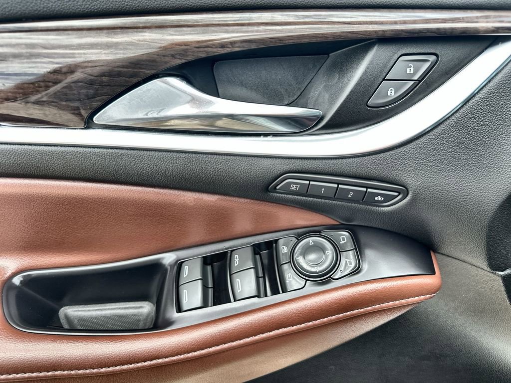Used 2018 Buick Enclave Avenir w/ Avenir Technology Package FWD image 22