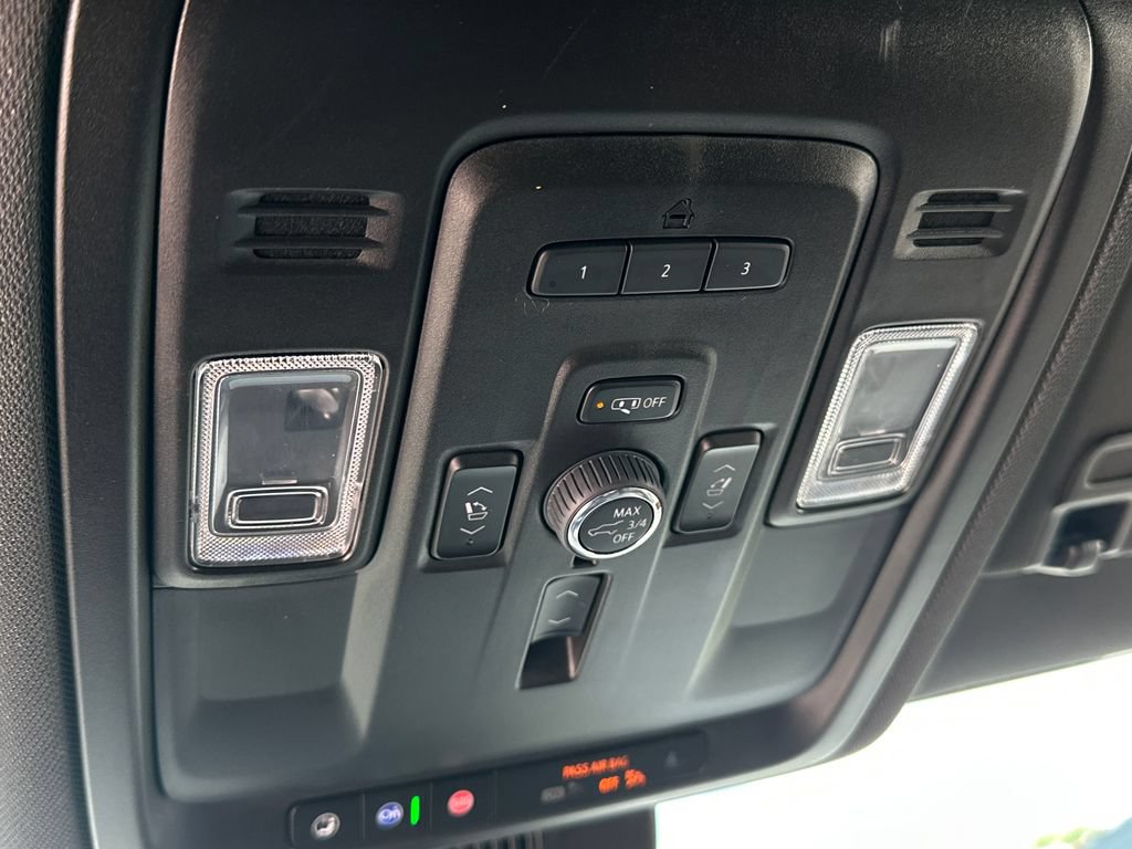 Used 2023 Chevrolet Tahoe High Country AWD/4WD image 37