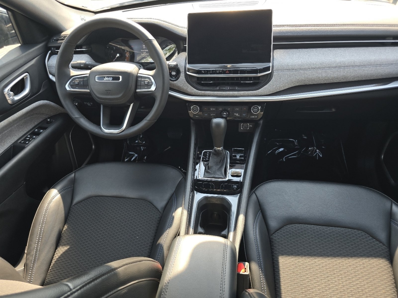 Used 2023 Jeep Compass Latitude w/ Convenience Group AWD/4WD image 23