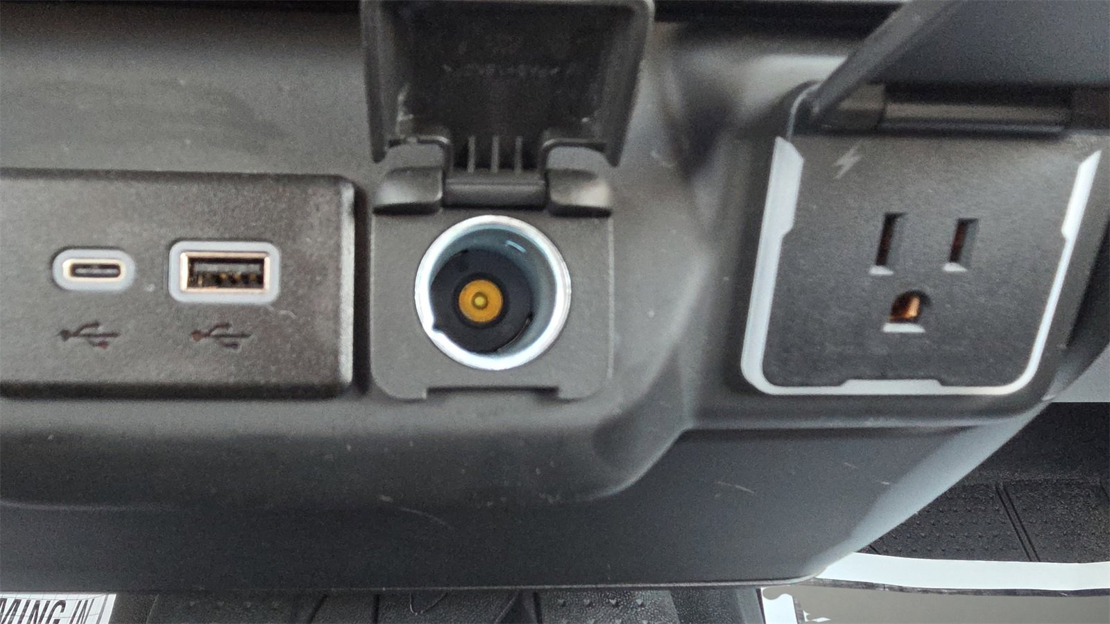 Used 2024 Chevrolet Silverado 1500 Custom image 33