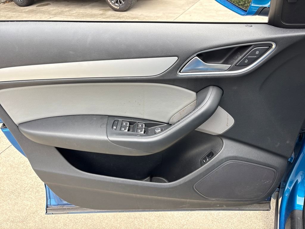 Used 2016 Audi Q3 2.0T Premium Plus w/ Technology Package image 16