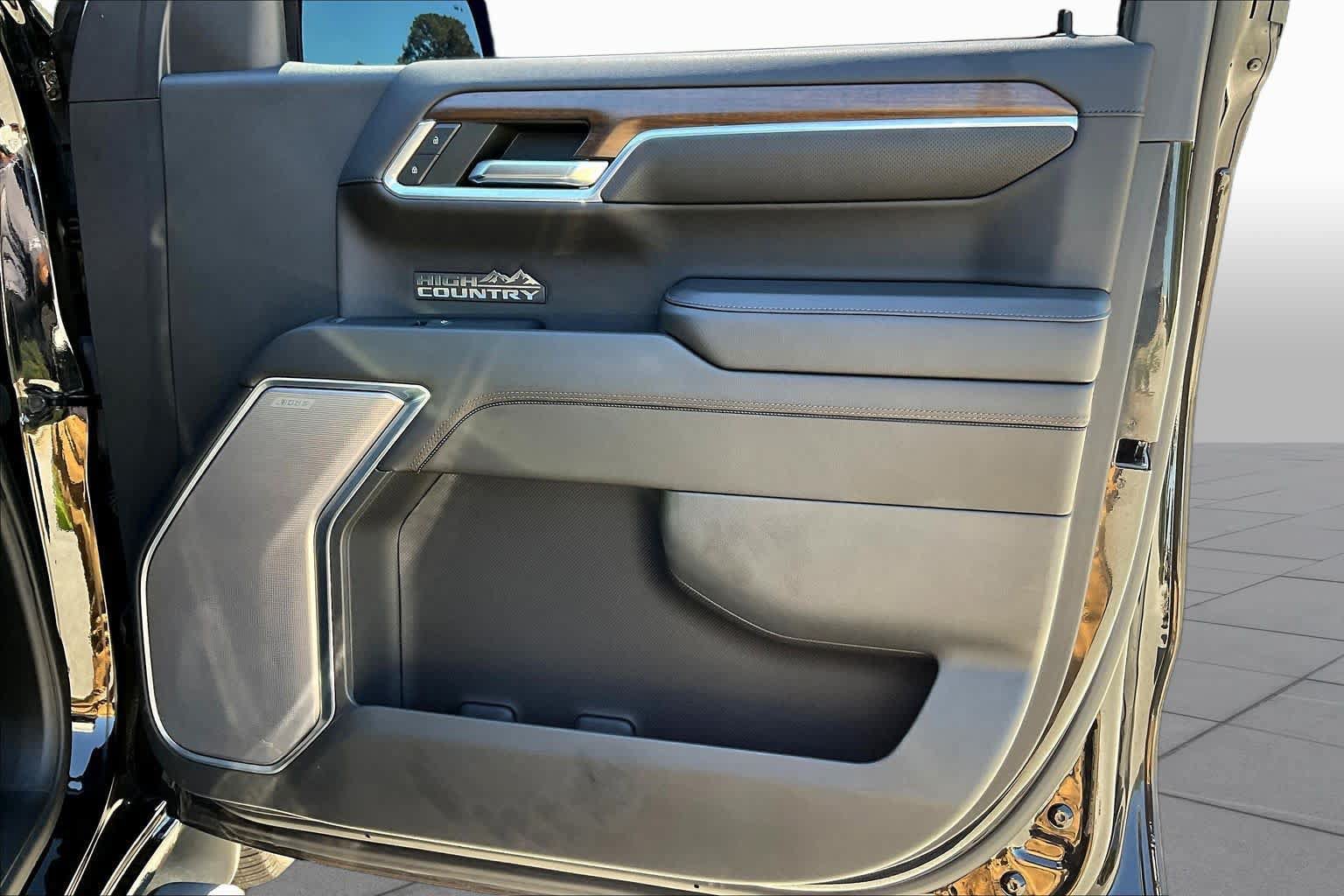 Used 2023 Chevrolet Silverado 1500 High Country w/ High Country Premium Package AWD/4WD image 45
