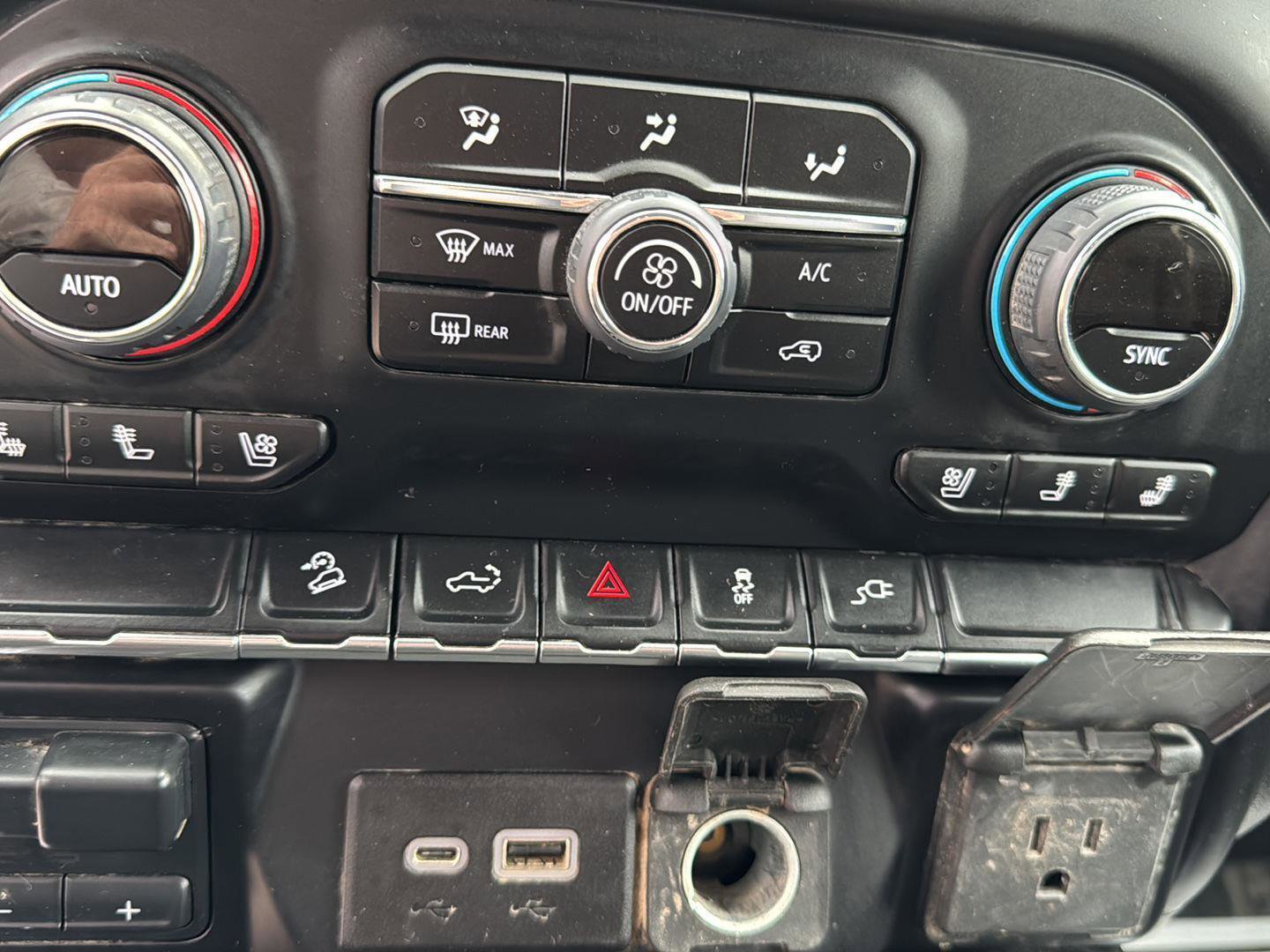 Used 2021 Chevrolet Silverado 3500 LTZ w/ LTZ Convenience Package image 16