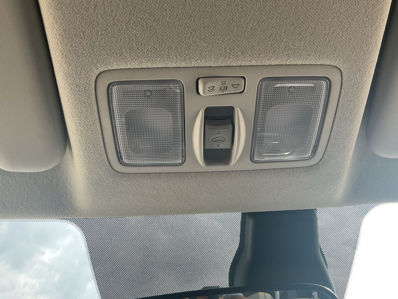 Used 2025 Hyundai Venue SEL FWD image 16
