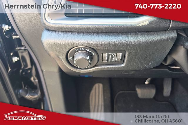 New 2027 Chrysler Pacifica Select FWD image 16