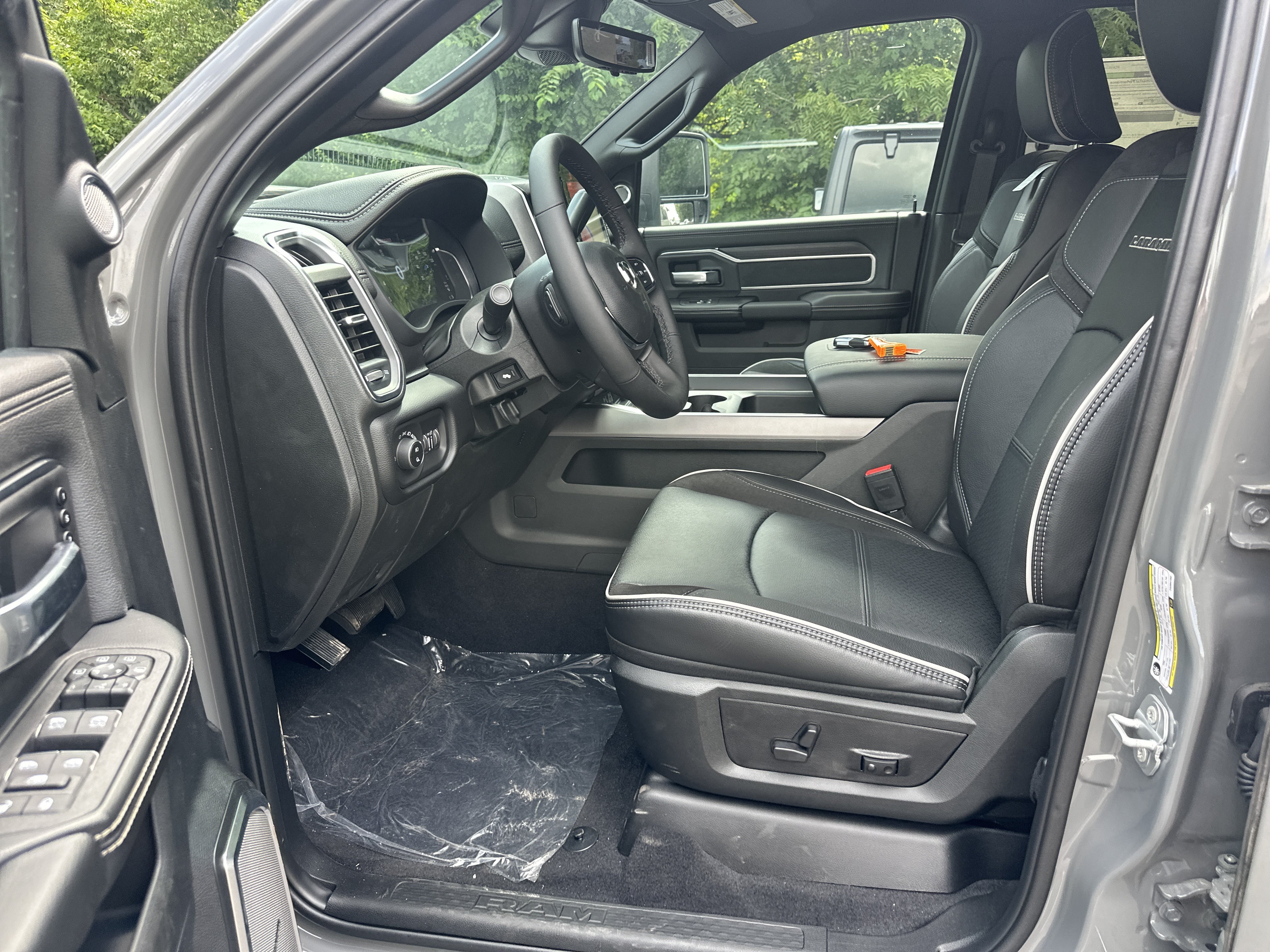 New 2026 RAM 2500 Laramie AWD/4WD image 29