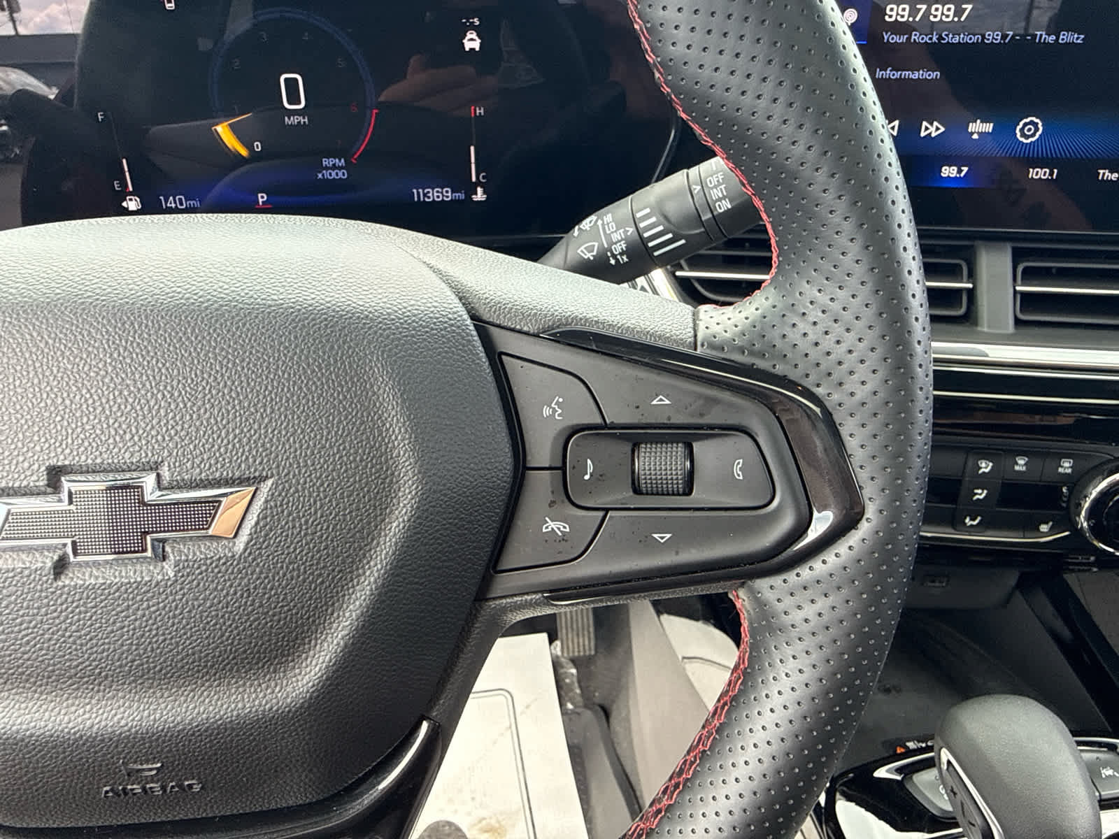 Certified 2025 Chevrolet Trax RS FWD image 19