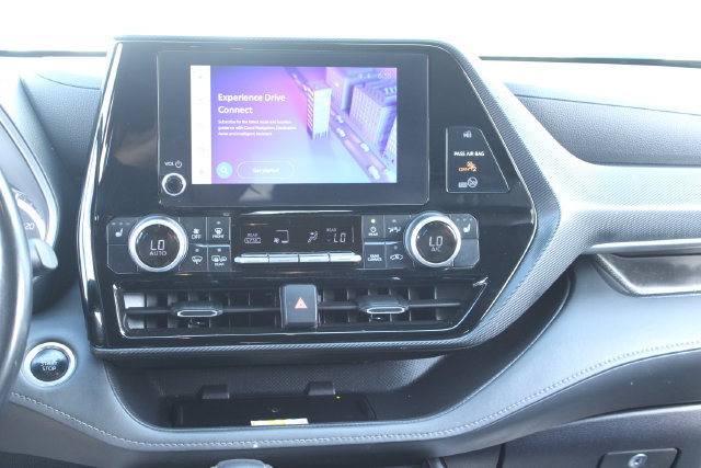 Used 2024 Toyota Highlander XSE FWD image 14