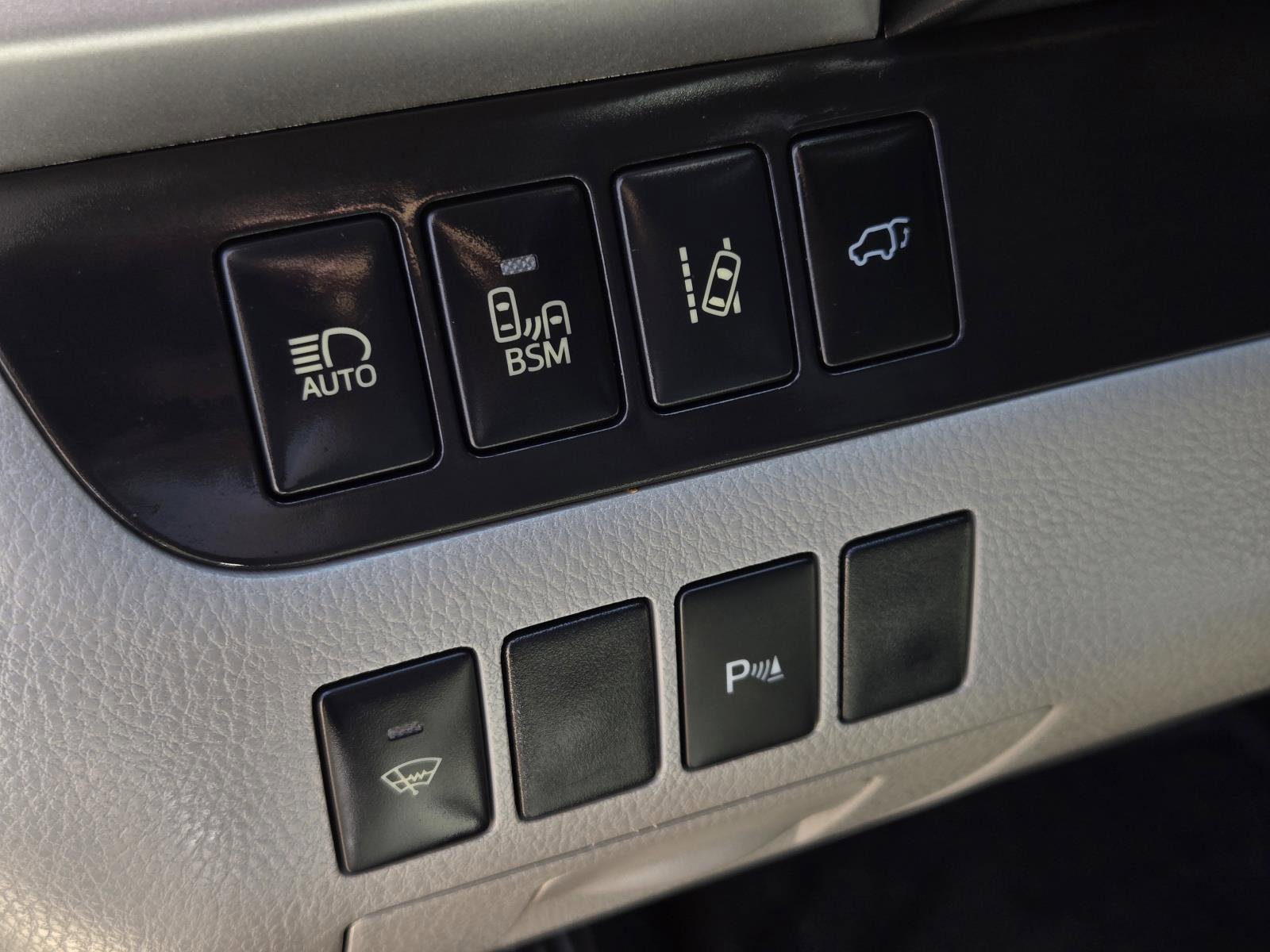 Used 2016 Toyota Highlander Limited w/ Driver Technology Package AWD/4WD image 28