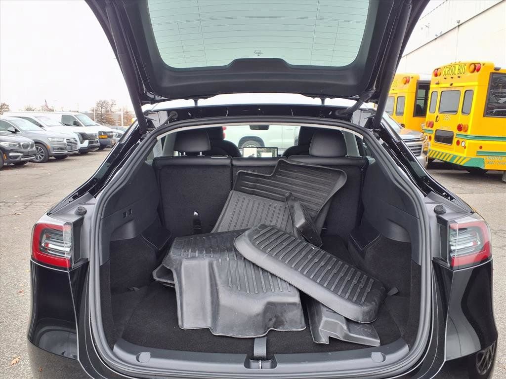 Used 2025 Tesla Model Y Long Range image 8
