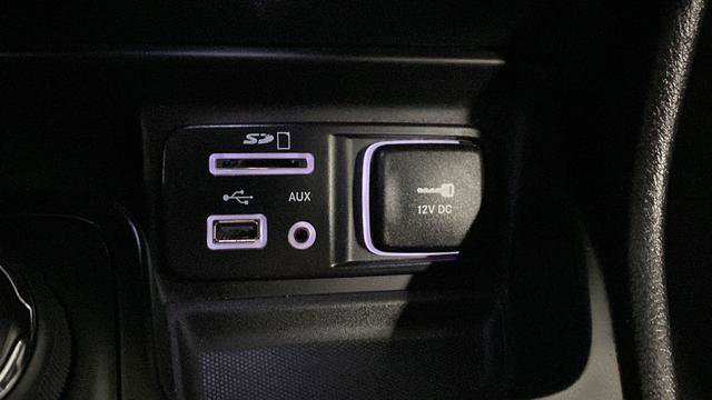 Used 2017 Jeep Cherokee Overland w/ Technology Group AWD/4WD image 32