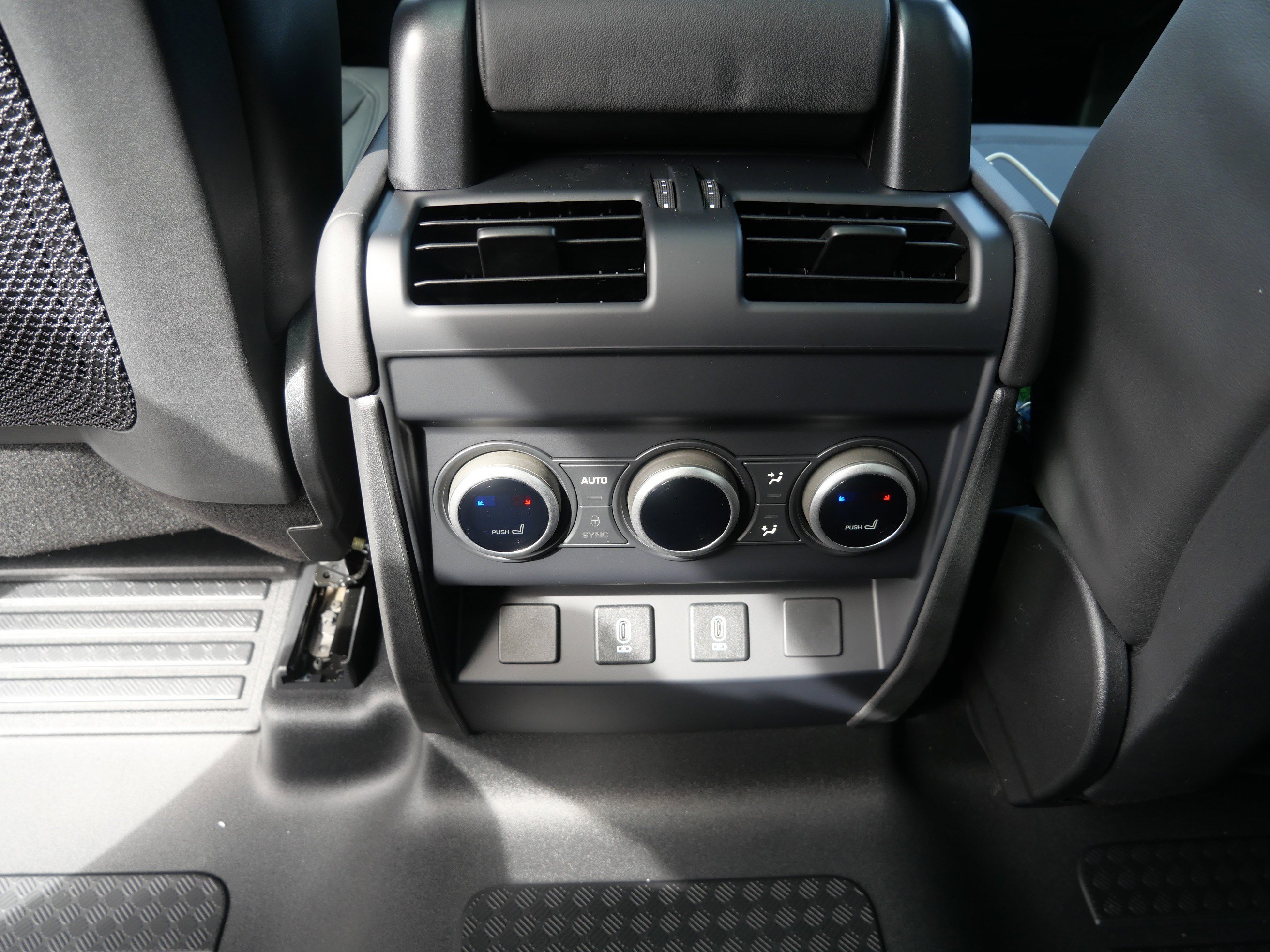 New 2026 Land Rover Defender 110 X-Dynamic SE AWD/4WD image 8