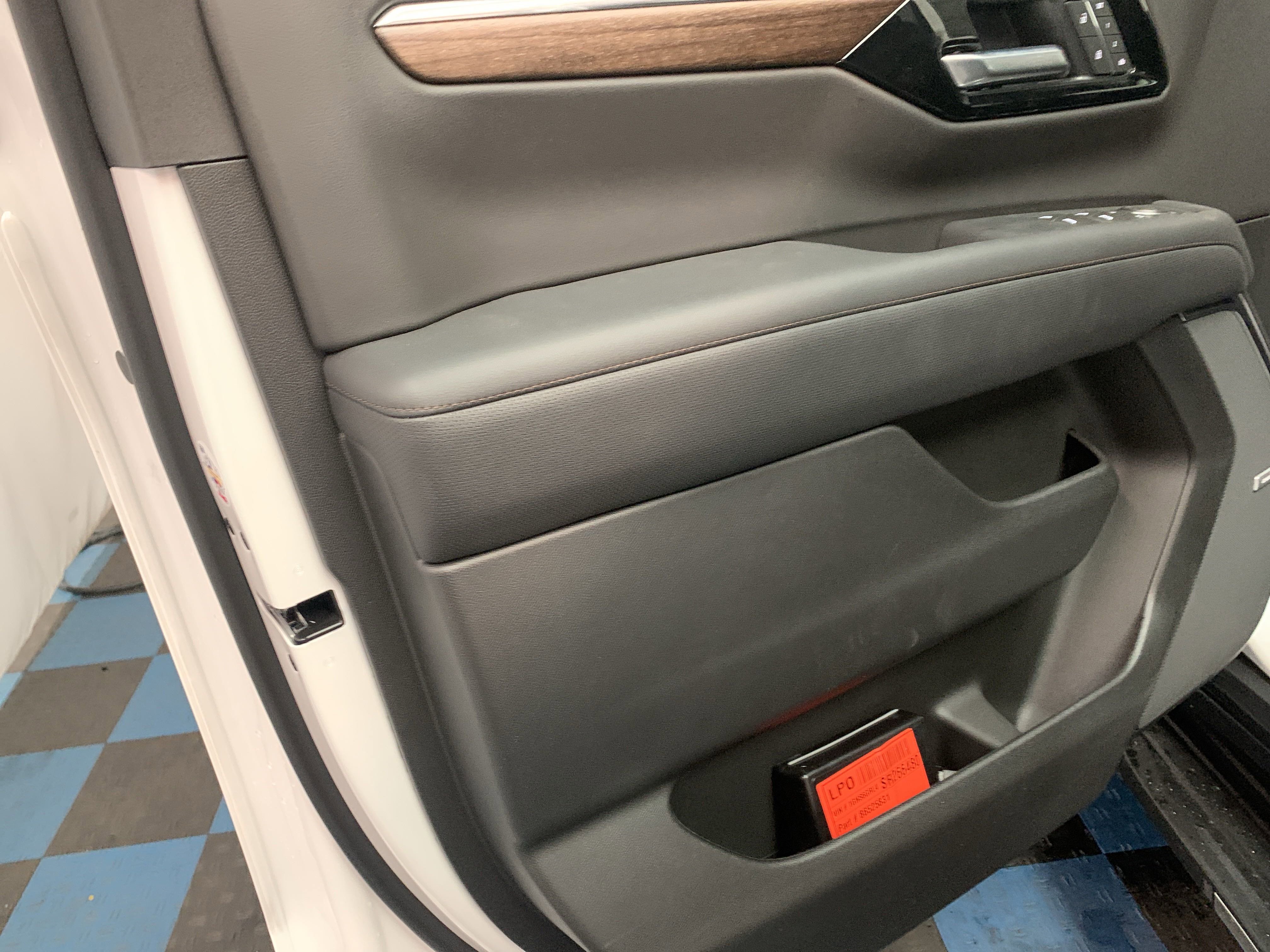 New 2025 Chevrolet Suburban High Country image 9