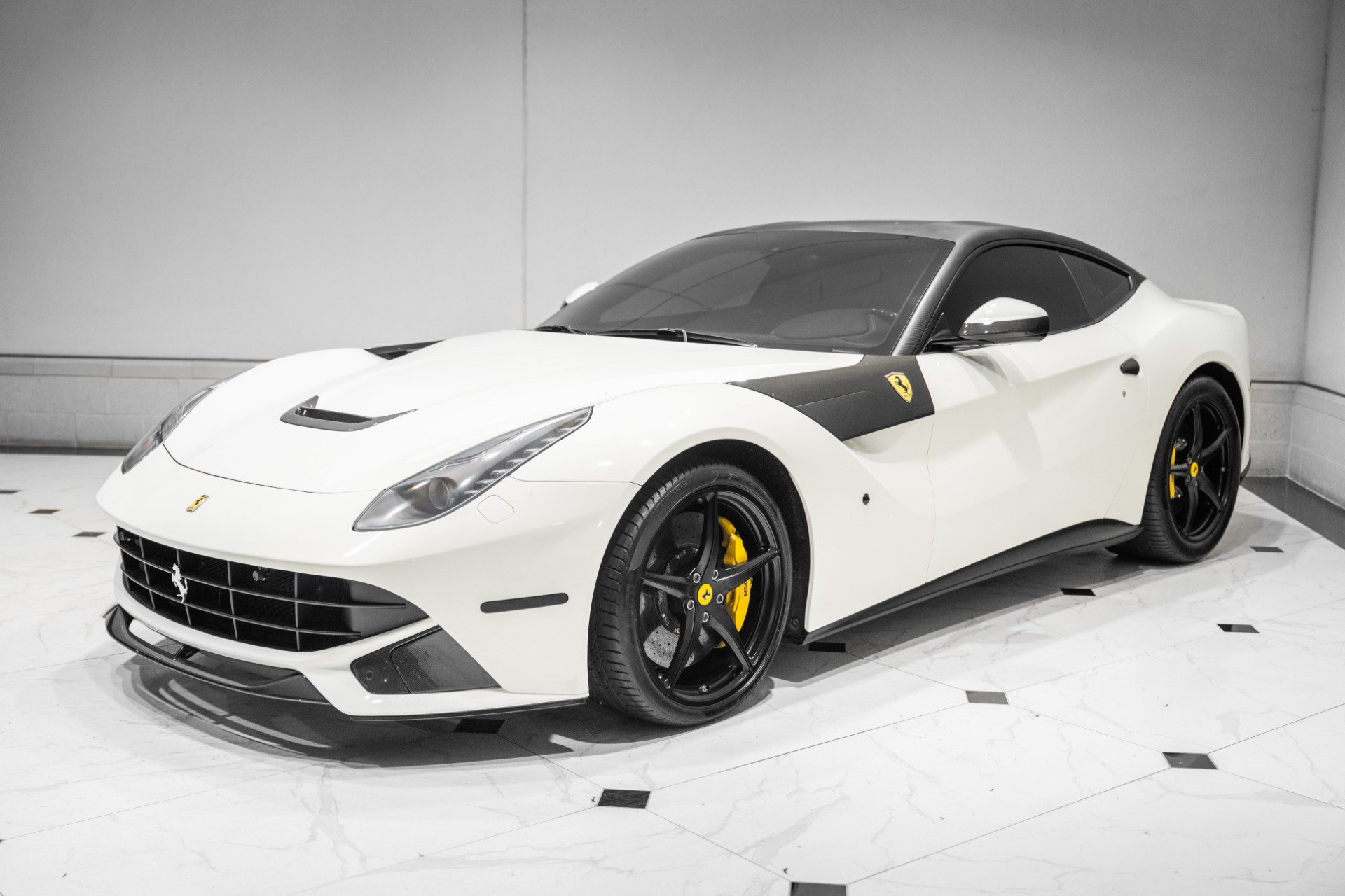 Used 2017 Ferrari F12 Berlinetta RWD image 5