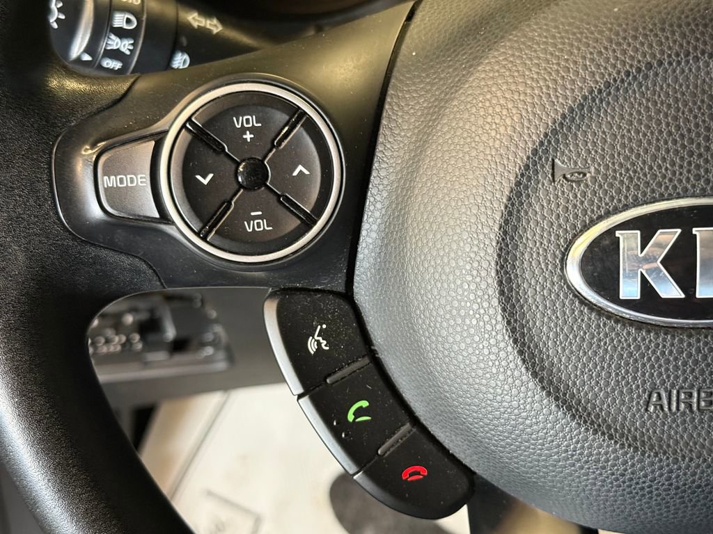 Used 2017 Kia Soul + FWD image 11