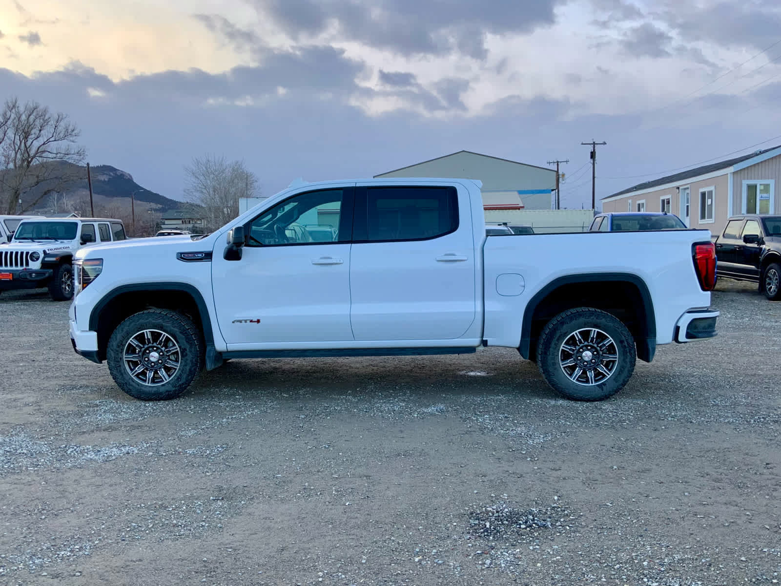 Used 2024 GMC Sierra 1500 AT4 w/ Technology Package image 2