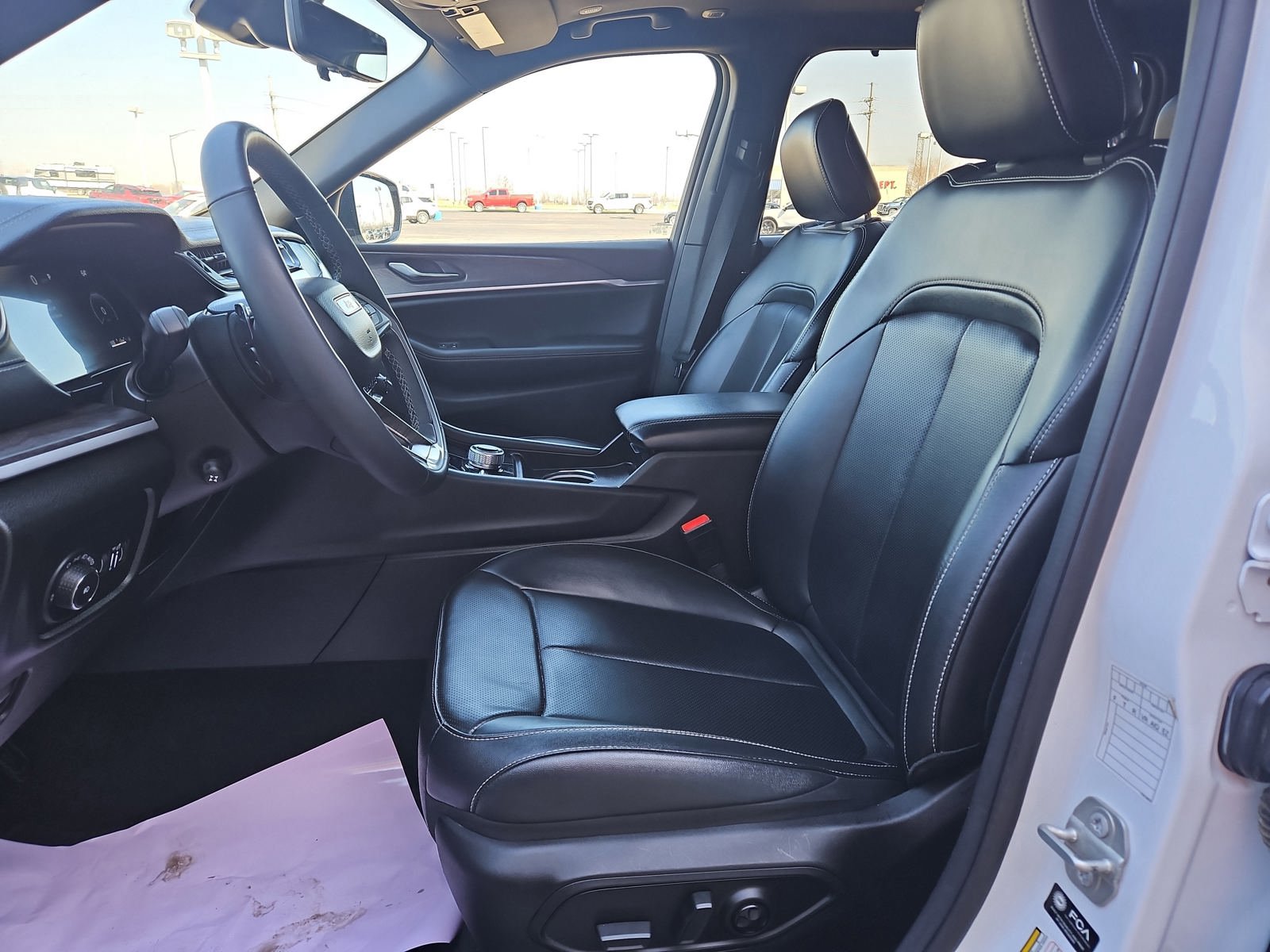 Used 2024 Jeep Grand Cherokee L Limited w/ Luxury Tech Group II AWD/4WD image 7