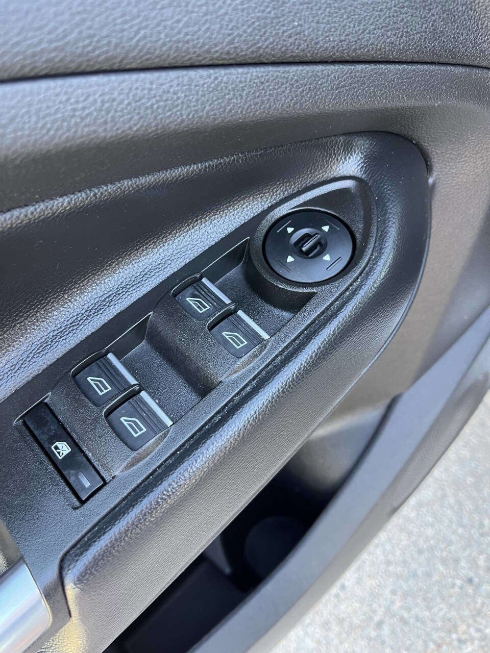 Used 2019 Ford Escape Titanium image 35