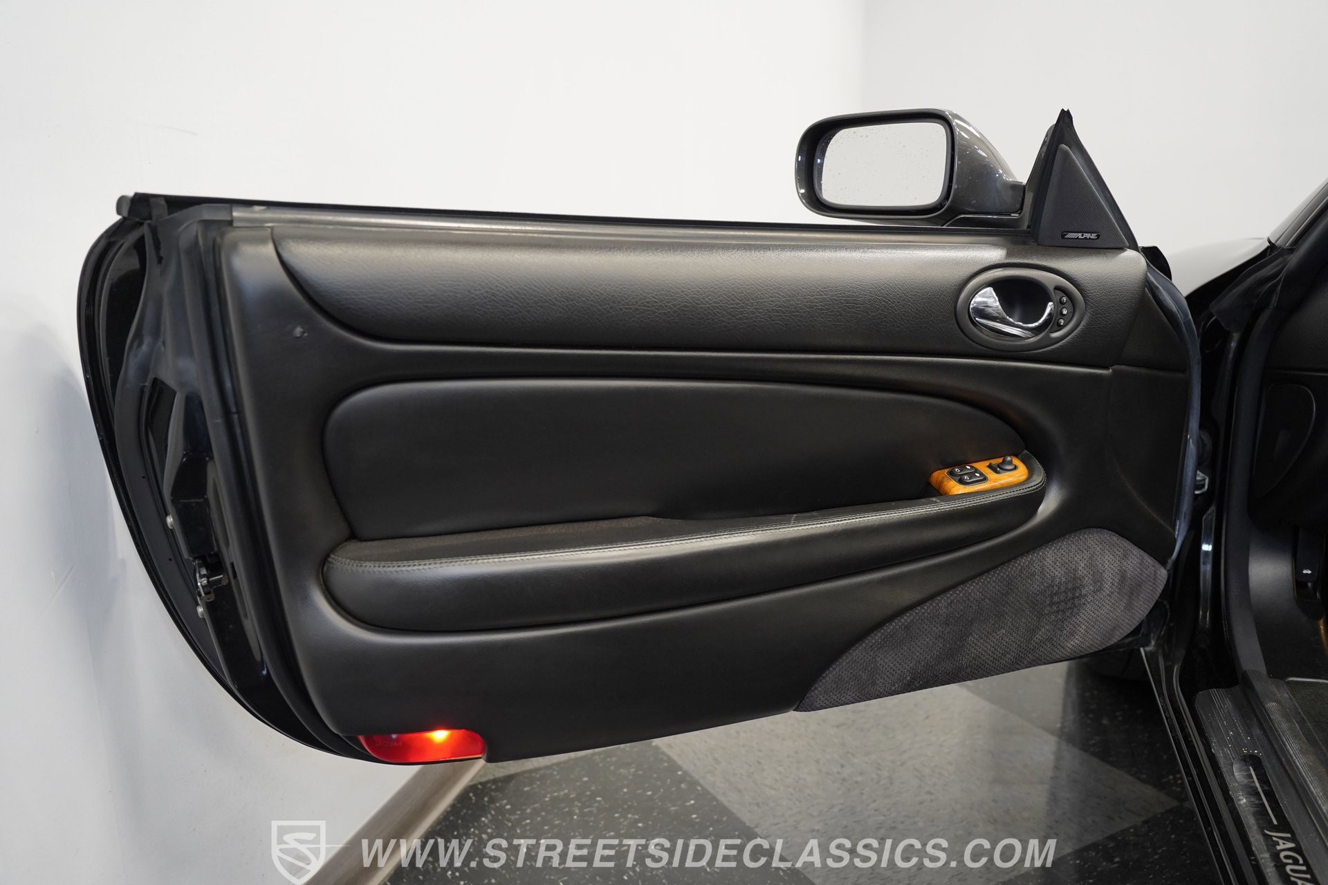 Used 2002 Jaguar XK8 Convertible image 29