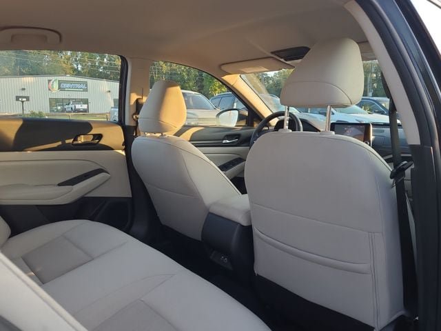 Used 2025 Nissan Altima 2.5 SV FWD image 17