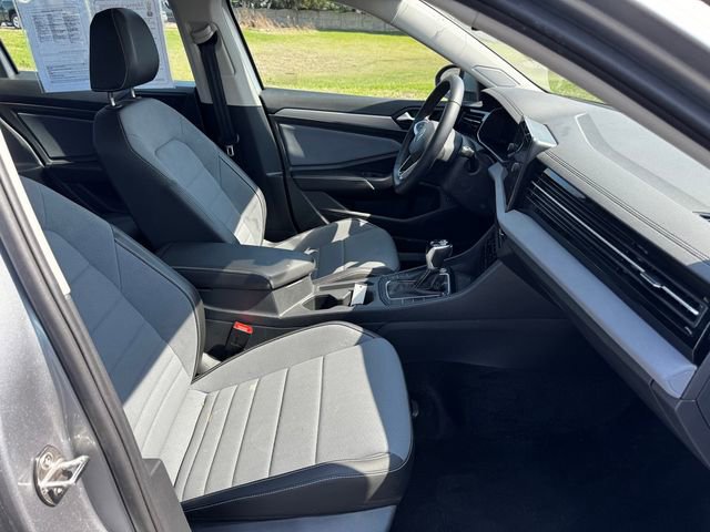Used 2025 Volkswagen Jetta SE image 14