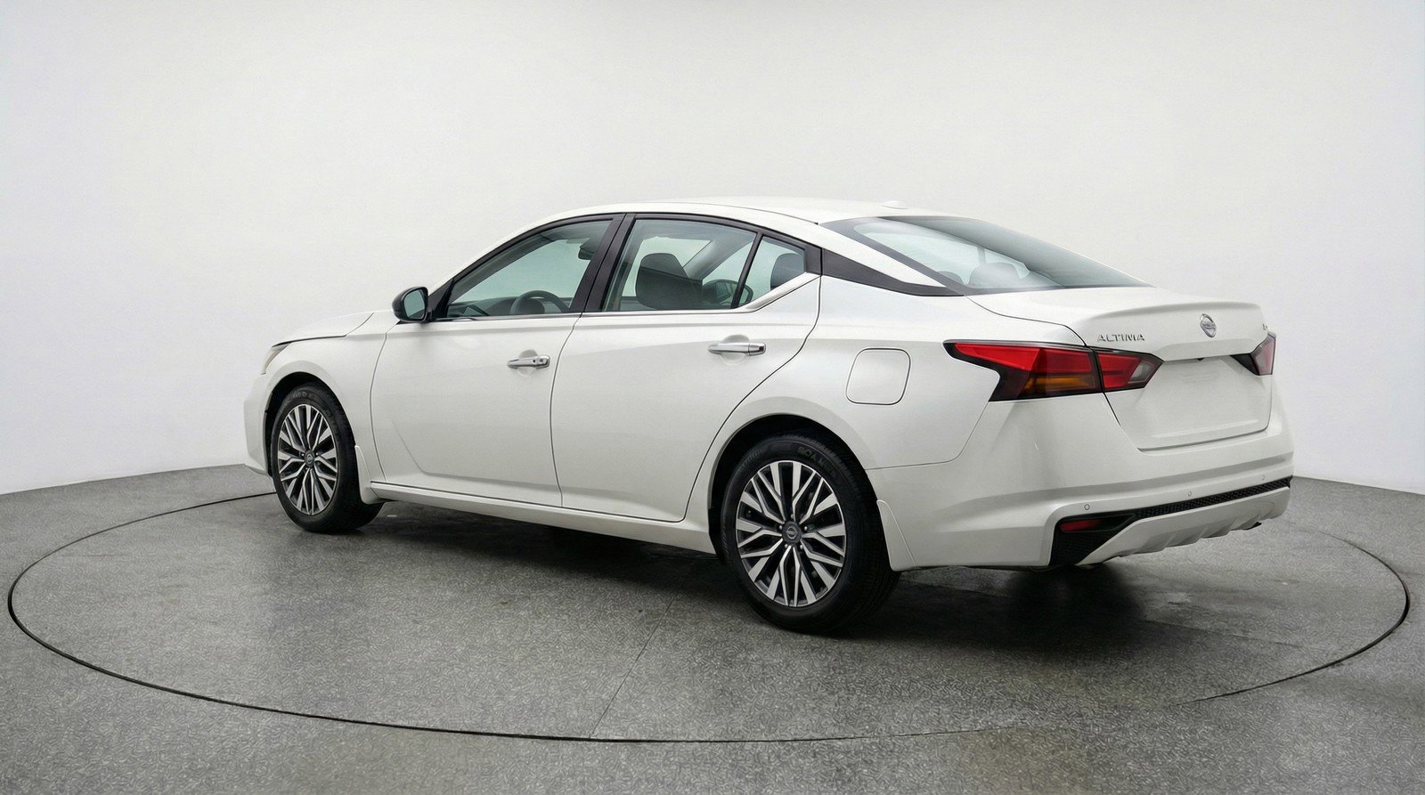Used 2025 Nissan Altima 2.5 SV FWD image 6