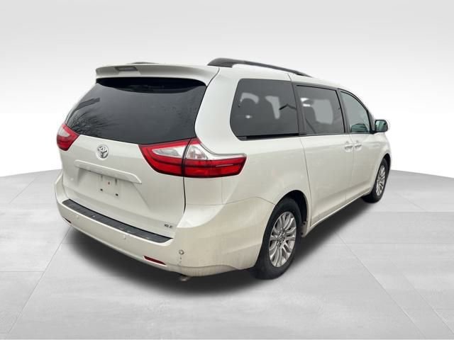 Used 2016 Toyota Sienna XLE image 7