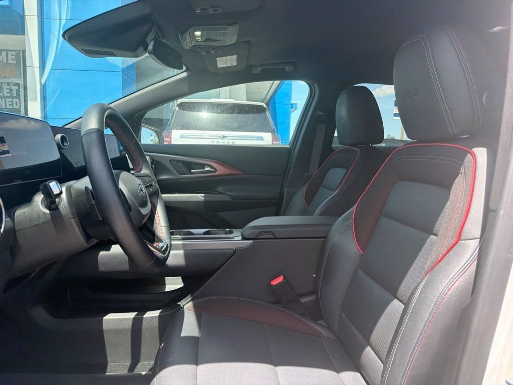 Used 2024 Chevrolet Equinox EV RS FWD image 2