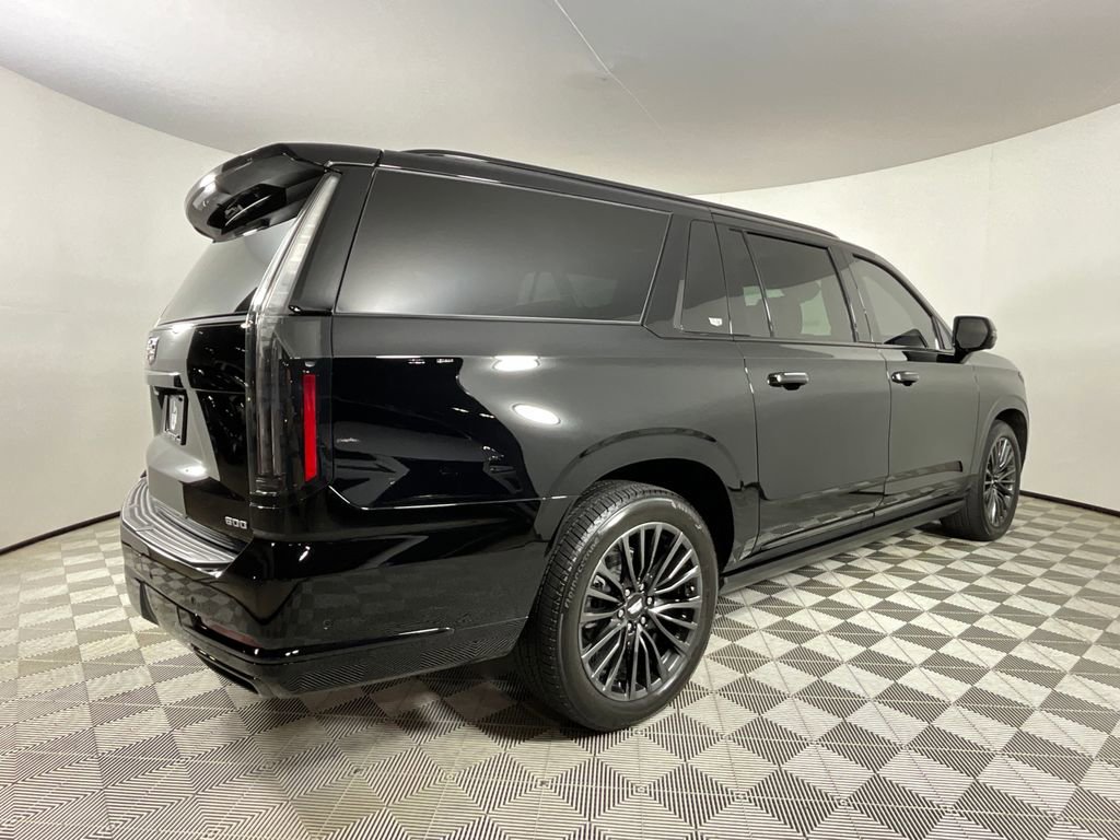 Used 2025 Cadillac Escalade ESV Sport Platinum image 4