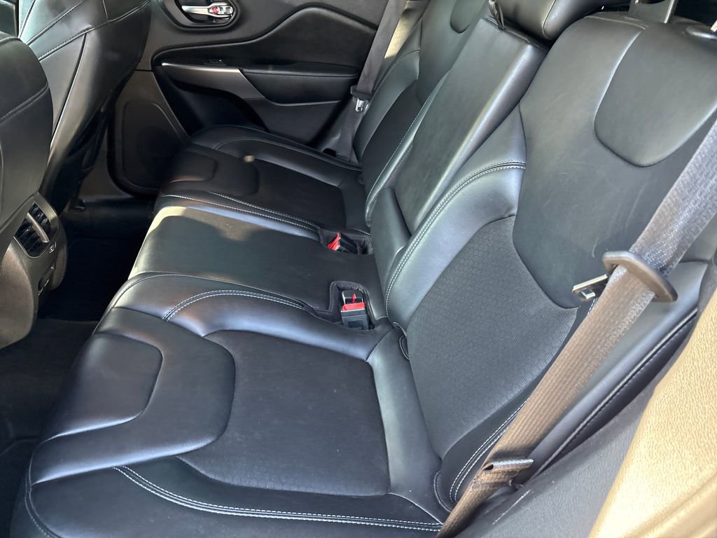 Used 2020 Jeep Cherokee Latitude Plus AWD/4WD image 10
