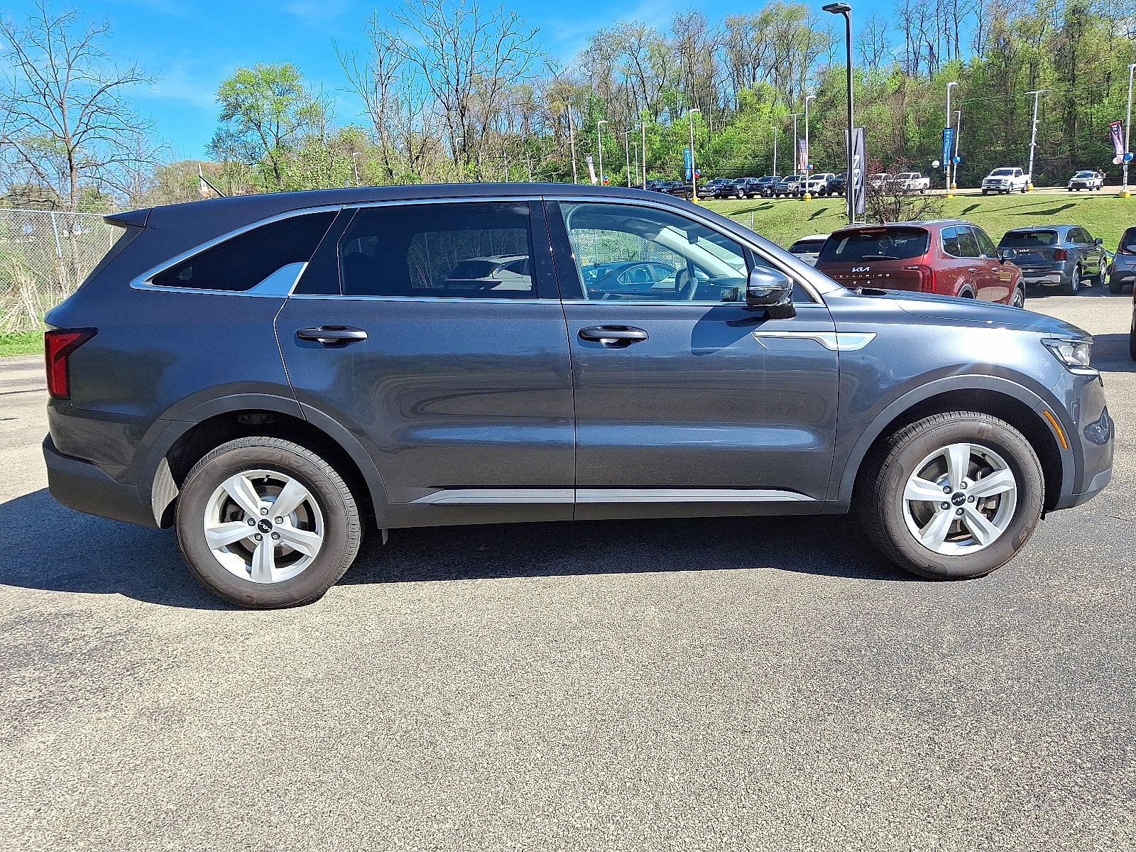 Used 2022 Kia Sorento LX image 7