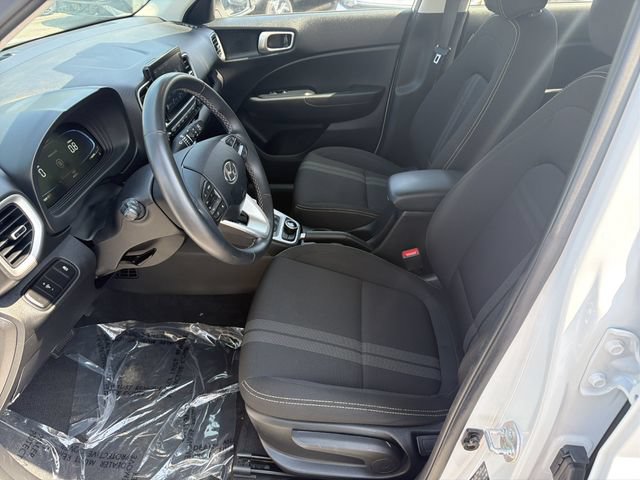 Certified 2025 Hyundai Venue SEL FWD image 11