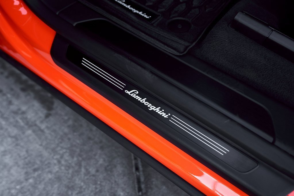 Used 2025 Lamborghini Urus SE image 35