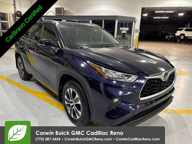 Used 2020 Toyota Highlander XLE AWD/4WD image 3