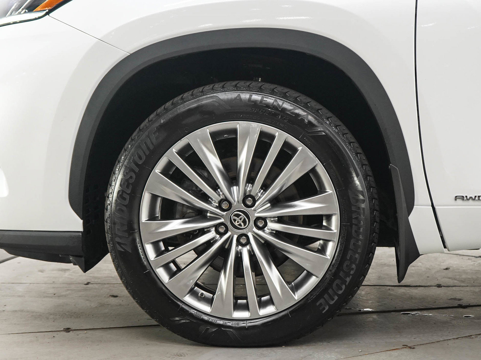 Used 2023 Toyota Highlander Platinum AWD/4WD image 31