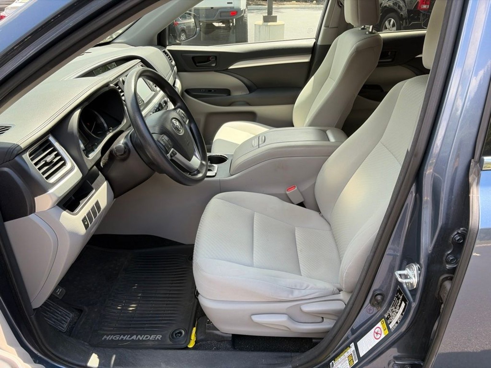 Used 2016 Toyota Highlander LE AWD/4WD image 11