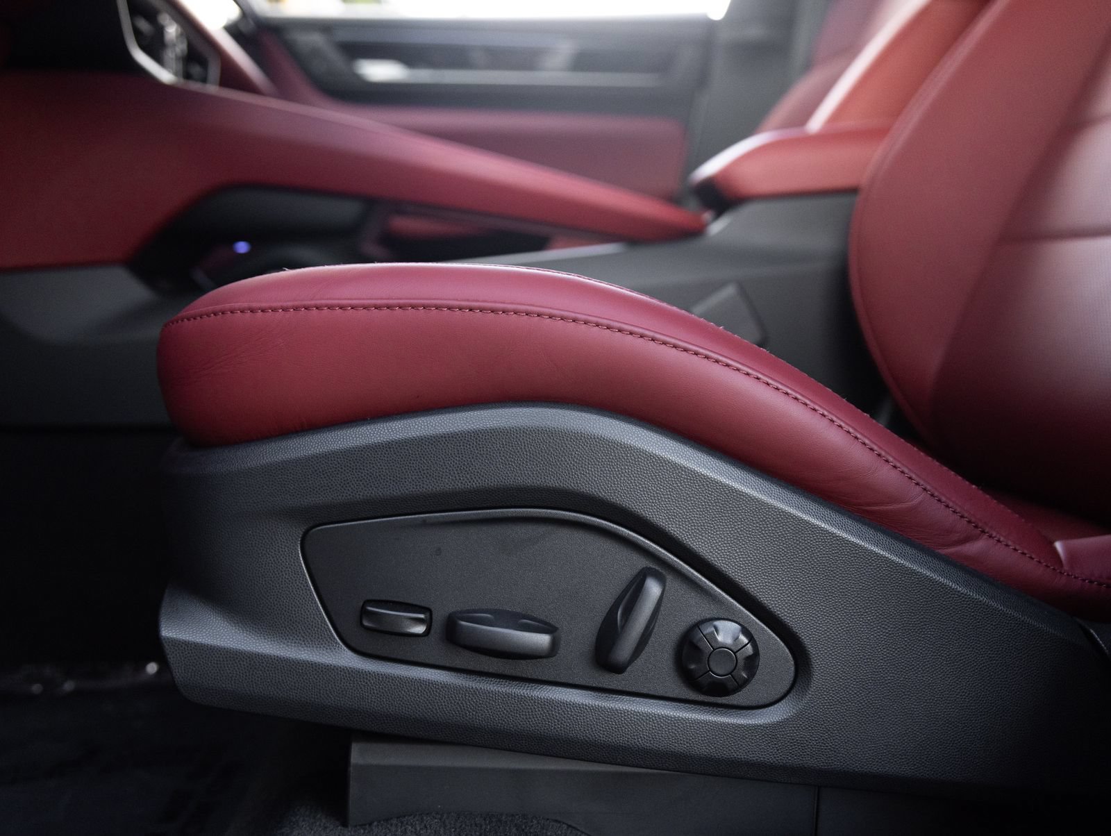 Certified 2026 Porsche Macan Electric RWD image 23
