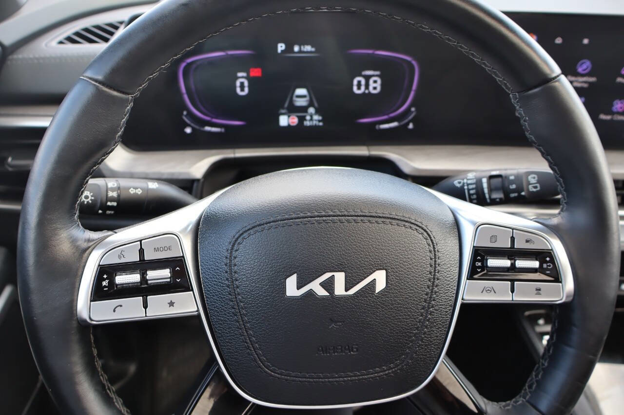 Used 2025 Kia Telluride AWD image 18