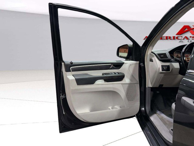 Used 2012 Volkswagen Routan S image 19