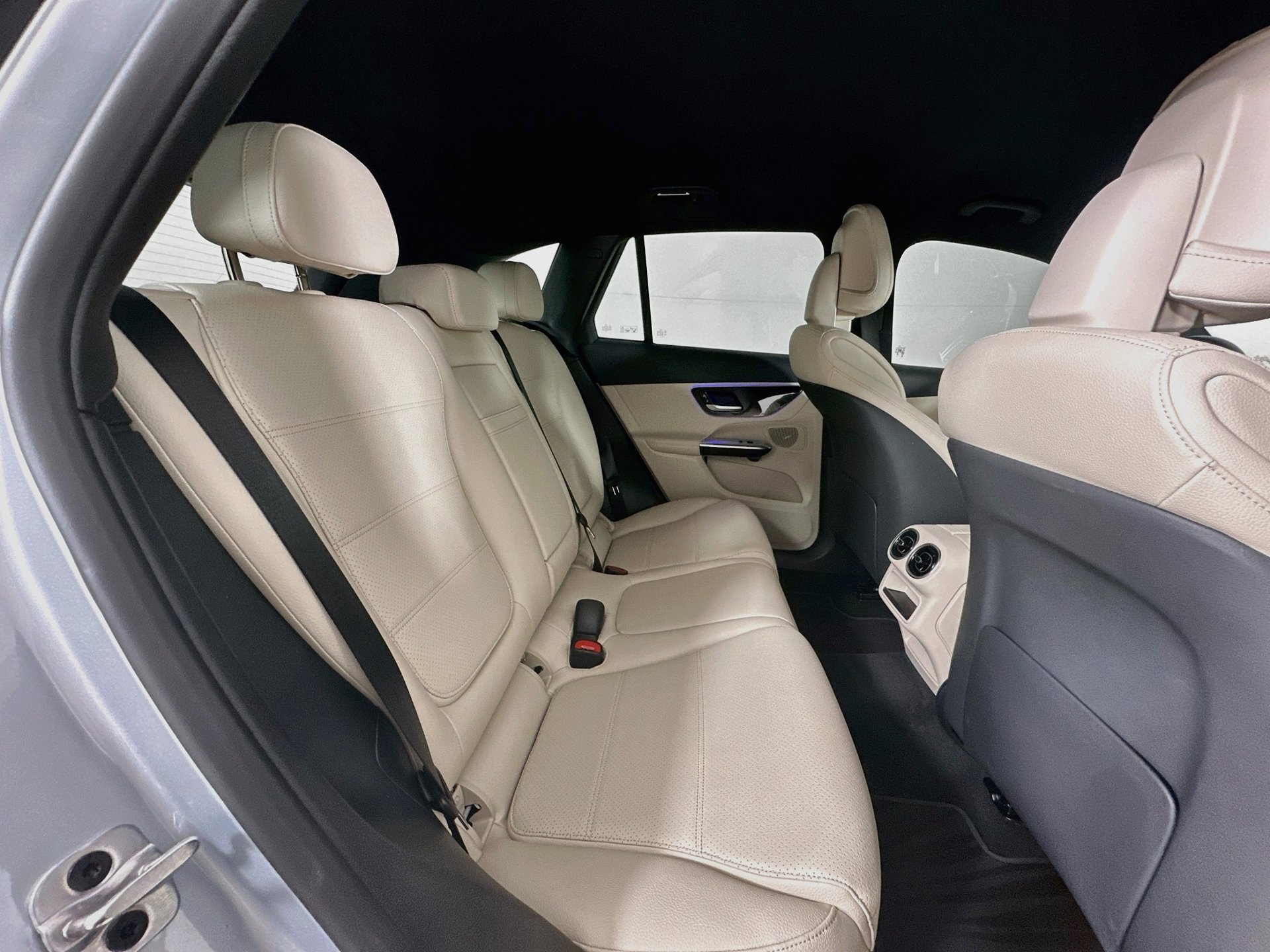 Used 2026 Mercedes-Benz GLC 300 image 29
