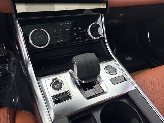 New 2024 Jaguar XF R-Dynamic SE AWD/4WD image 29