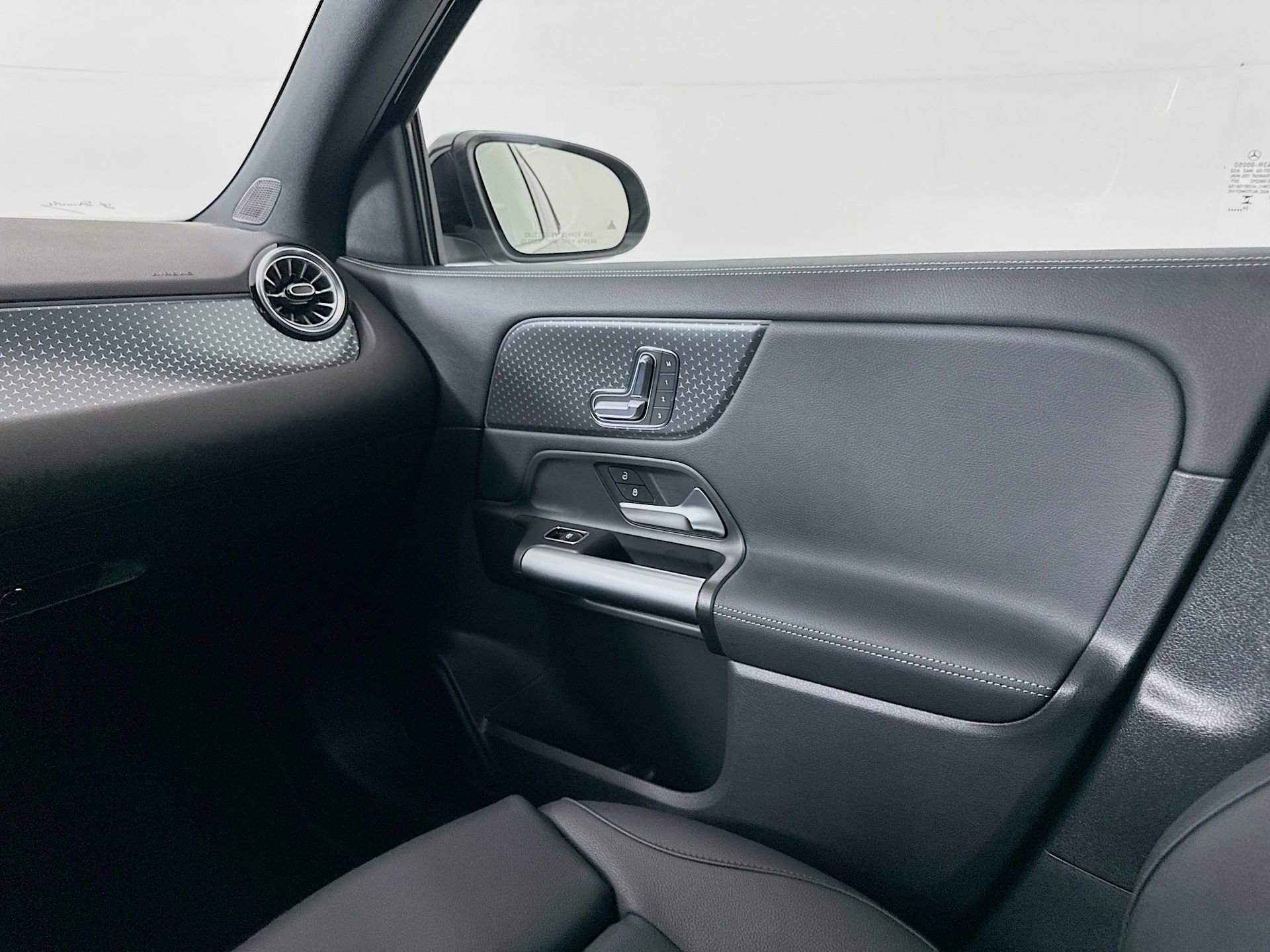 Used 2025 Mercedes-Benz GLA 250 image 23