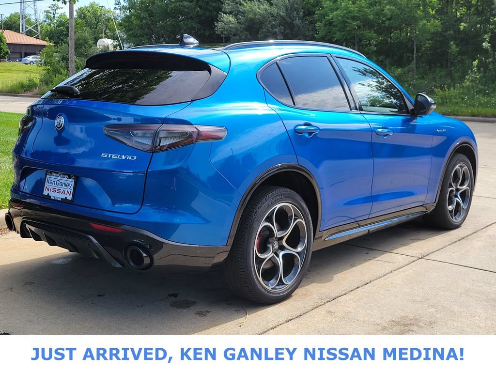 Used 2024 Alfa Romeo Stelvio Veloce AWD/4WD image 3