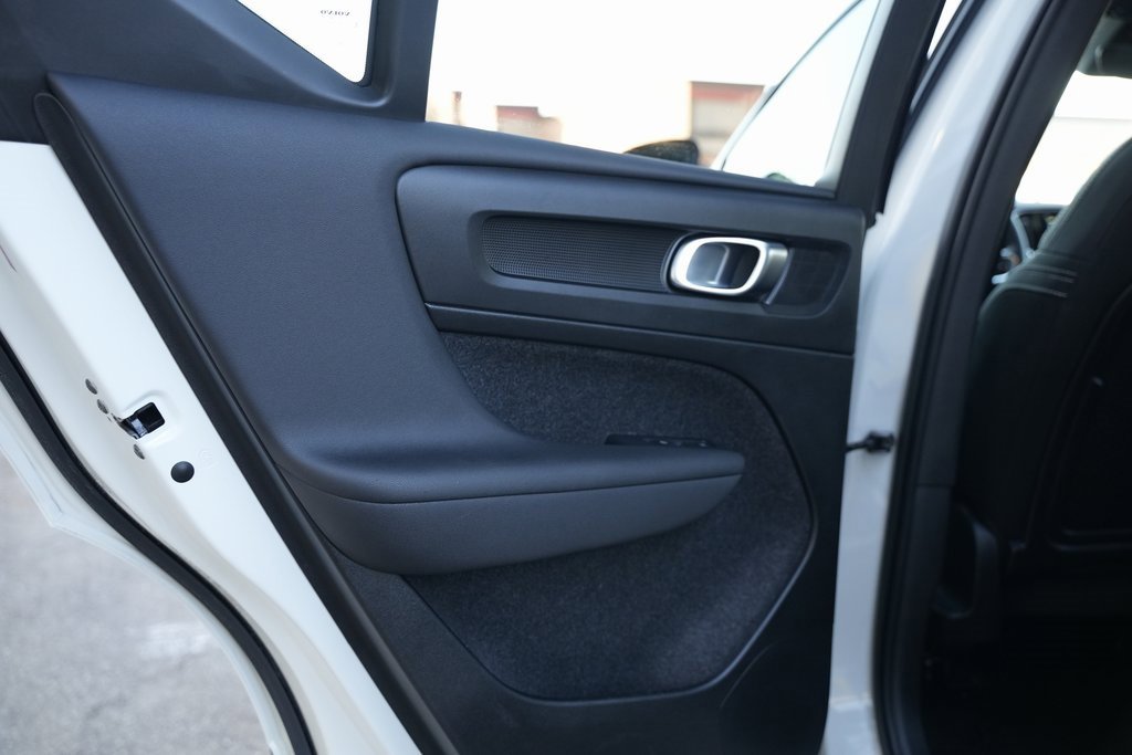 Used 2023 Volvo XC40 Recharge Ultimate image 48