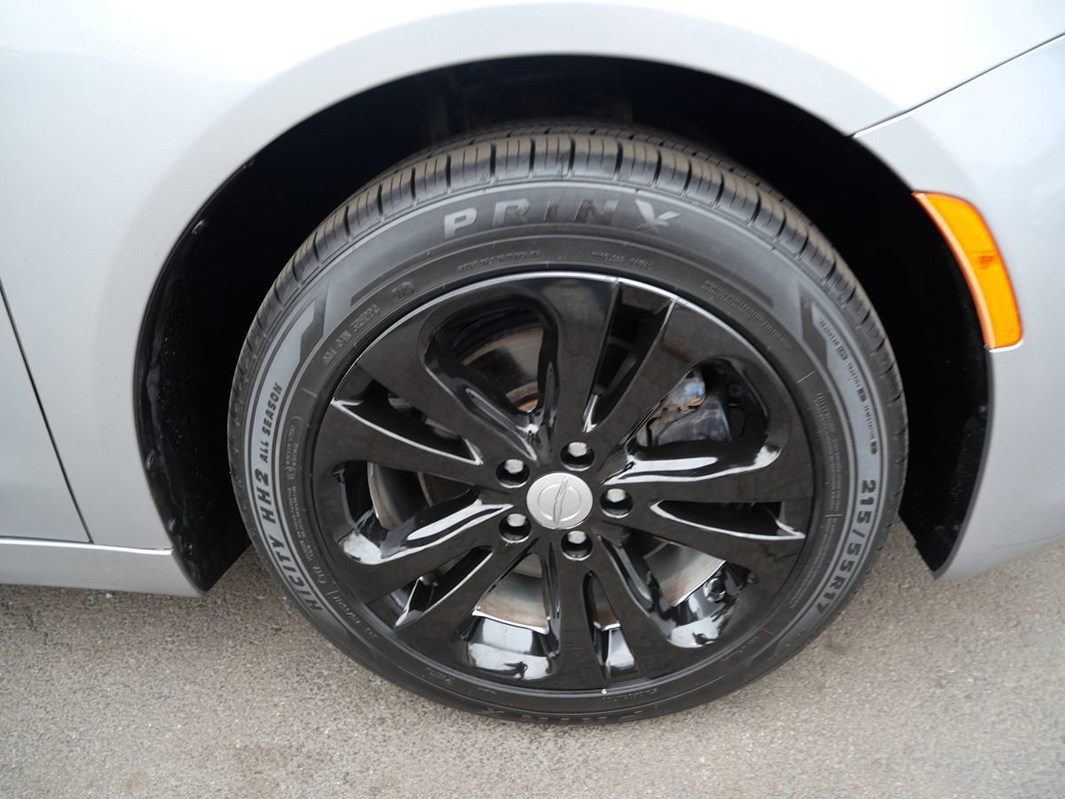 Used 2016 Chrysler 200 Limited w/ Convenience Group FWD image 36