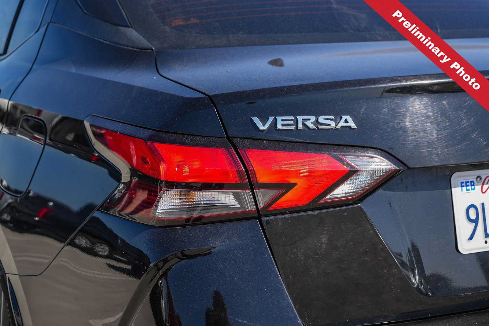 Used 2021 Nissan Versa SV FWD image 9