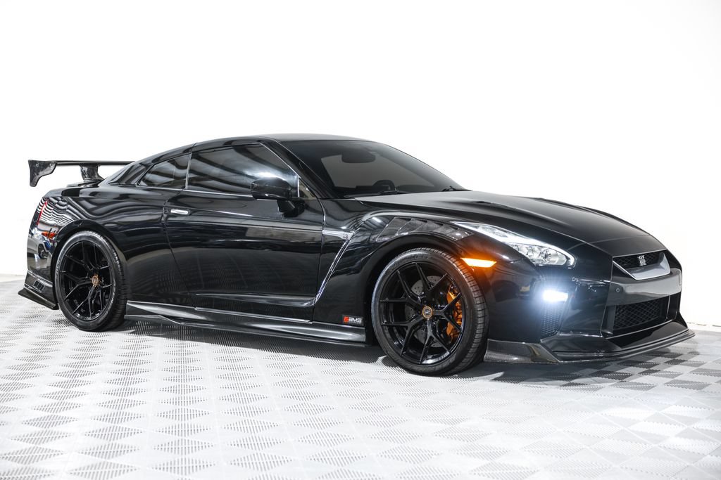 Used 2017 Nissan GT-R Premium AWD/4WD image 4